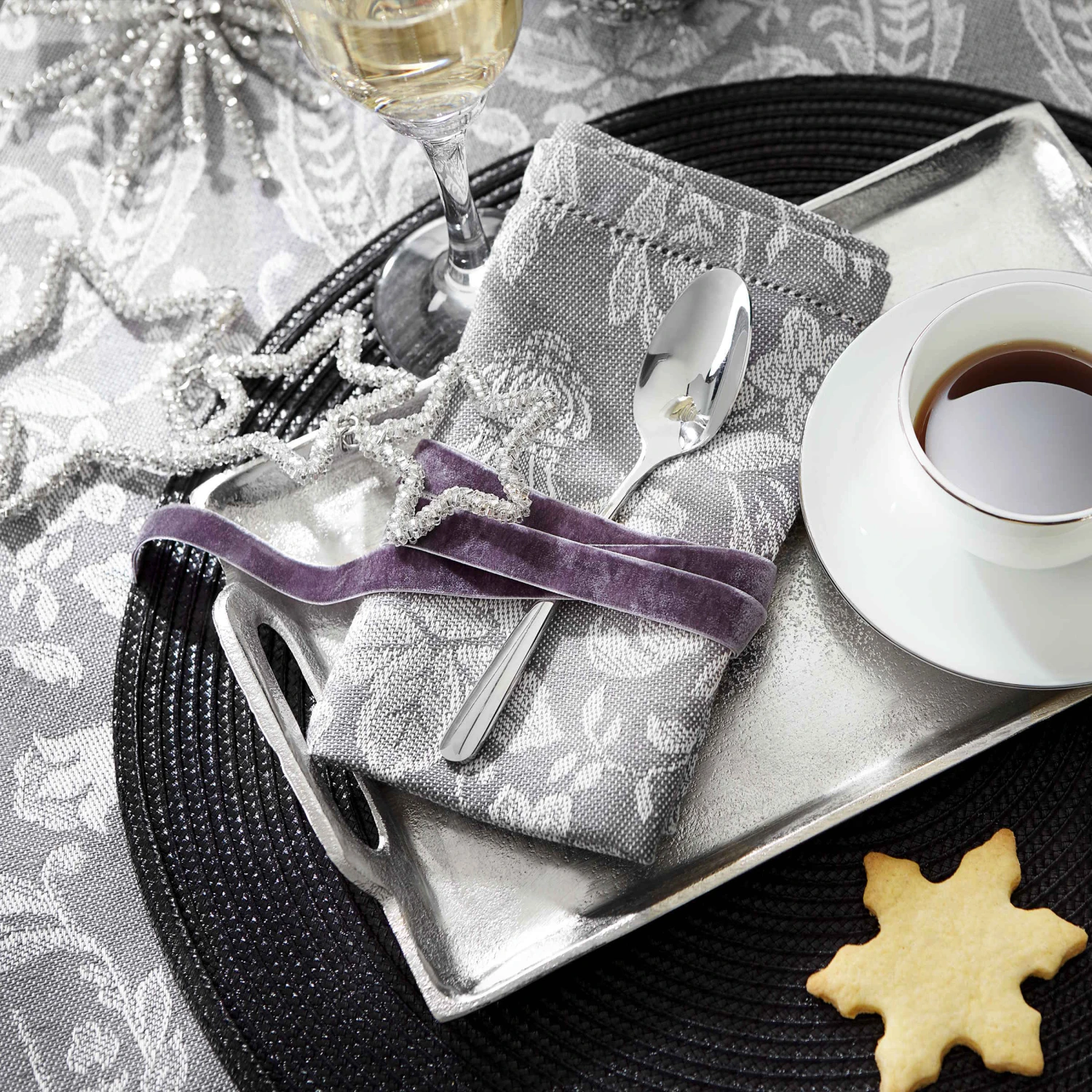 Deko-Tablett L 29 x B 17cm BANQUET in Silber Deko-Tablett L 29 X B 17cm BANQUET In Silber -Butlers butlers deko tablett l 29 x b 17cm banquet in silber 1