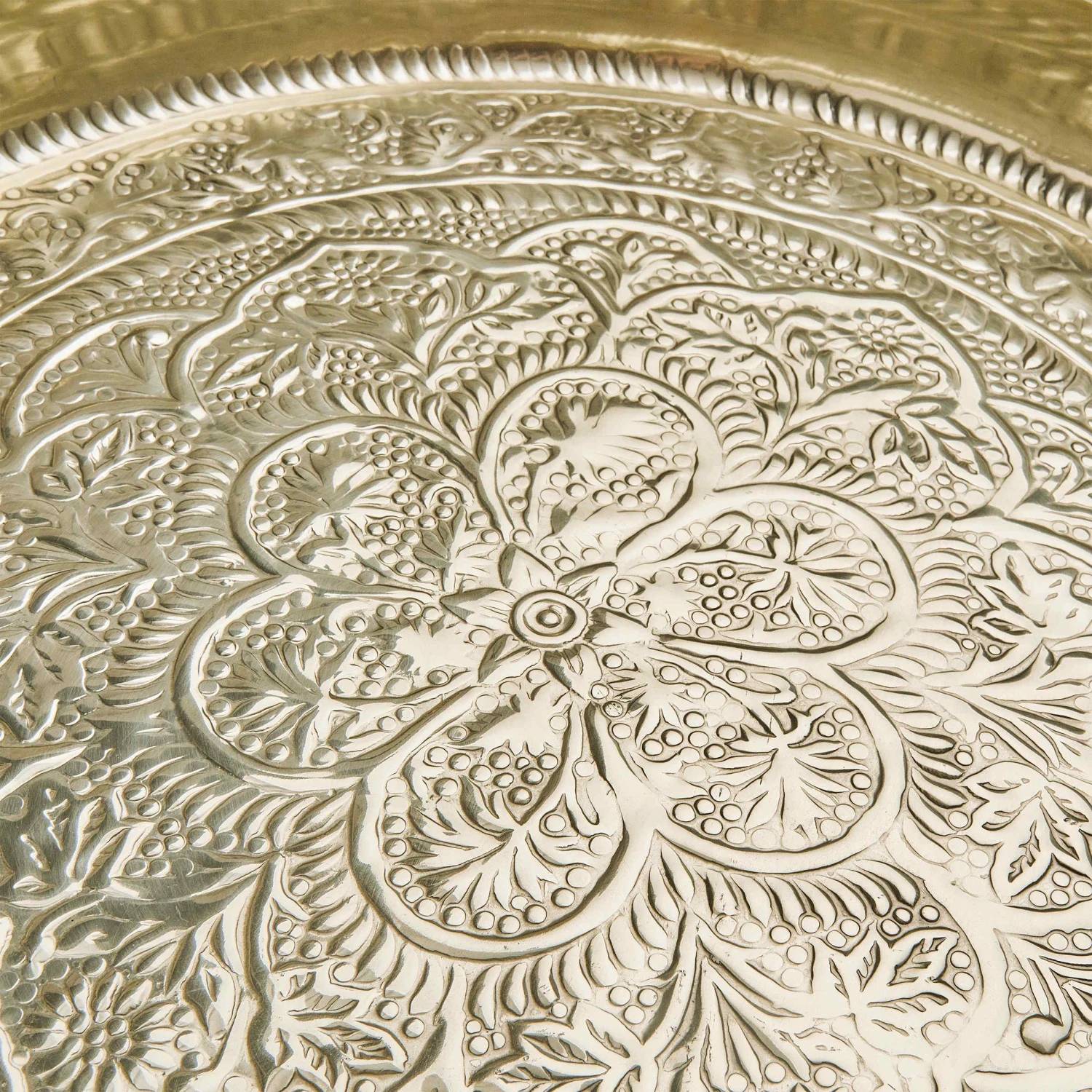 Deko Tablett Ø46cm ORIENTAL LOUNGE in Gold Deko Tablett Ø46cm ORIENTAL LOUNGE In Gold -Butlers butlers deko tablett o46cm oriental lounge in gold 4