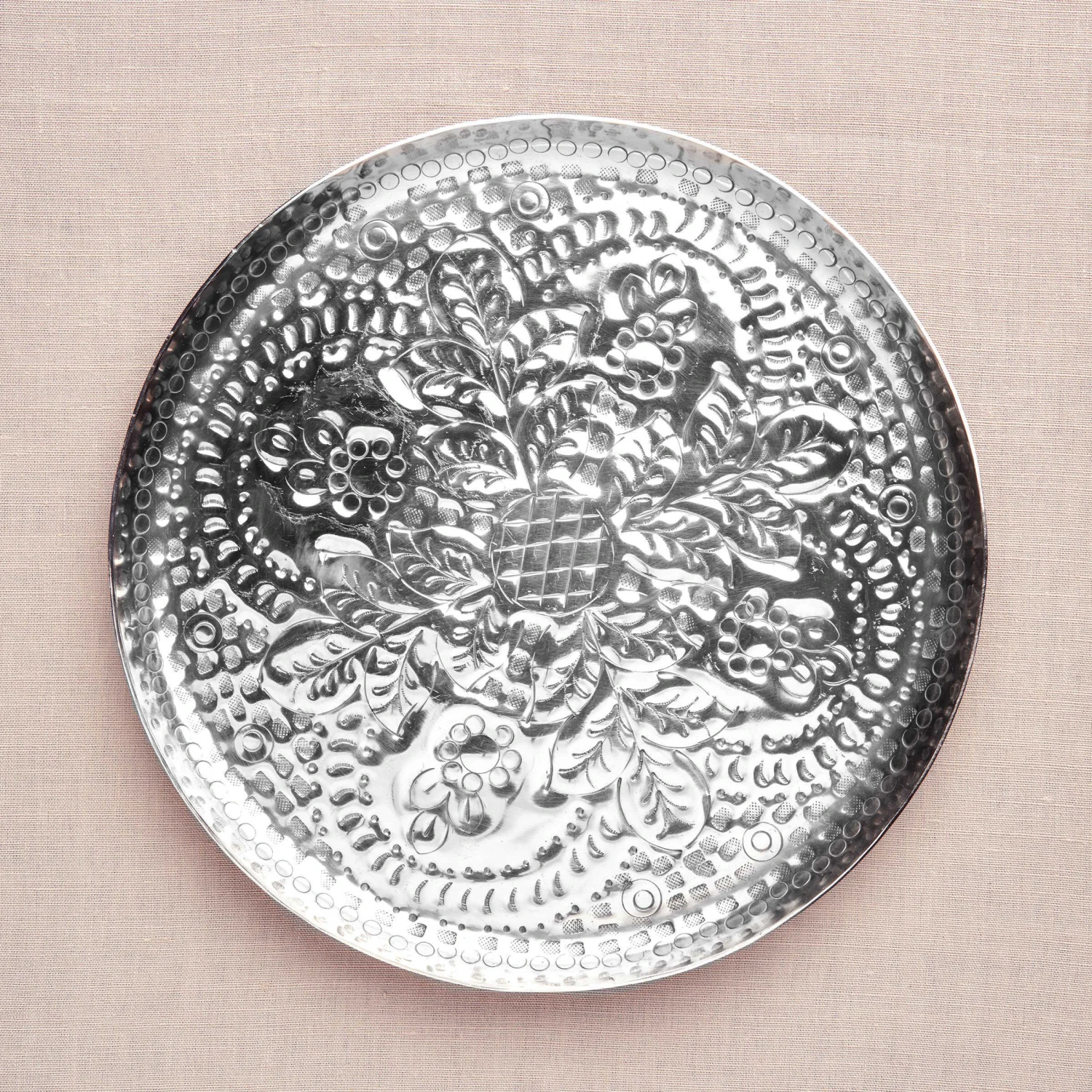 Deko-Teller Floral Ø37cm ORIENTAL LOUNGE in Silber Deko-Teller Floral Ø37cm ORIENTAL LOUNGE In Silber -Butlers butlers deko teller floral o37cm oriental lounge in silber 3