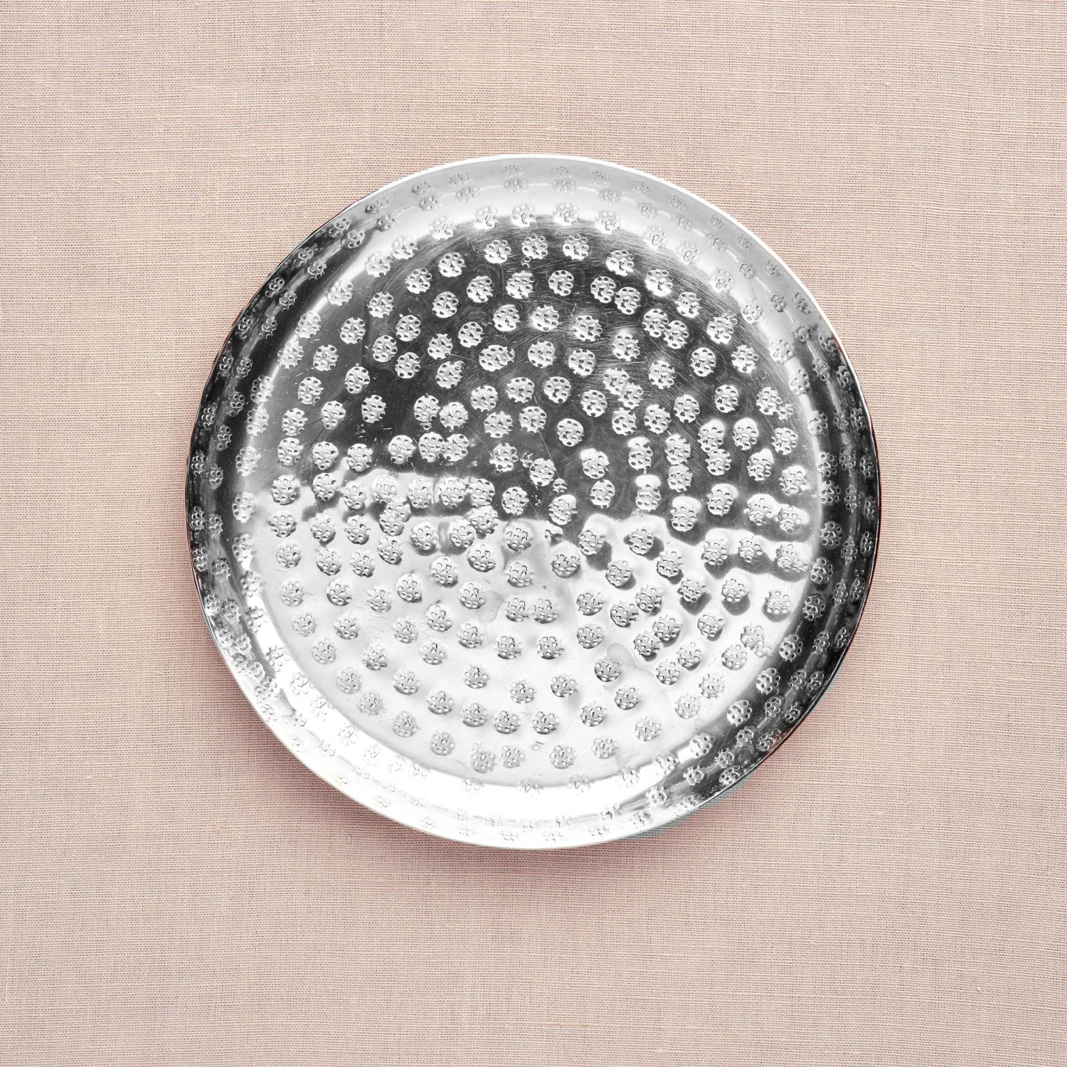 Deko-Teller gehämmert Ø34cm ORIENTAL LOUNGE in Silber Deko-Teller Gehämmert Ø34cm ORIENTAL LOUNGE In Silber -Butlers butlers deko teller gehammert o34cm oriental lounge in silber 4