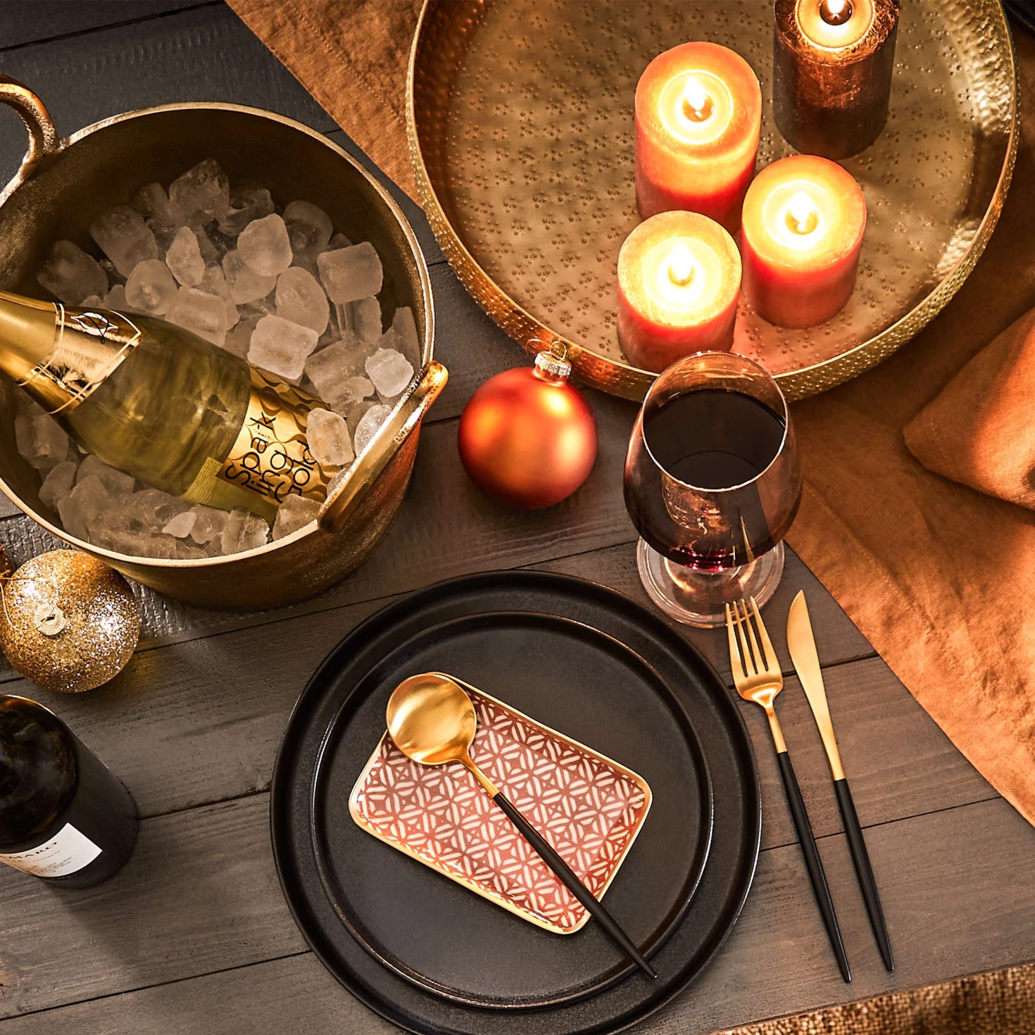 Dekoteller gehämmert Ø36cm ORIENTAL LOUNGE in Gold Dekoteller Gehämmert Ø36cm ORIENTAL LOUNGE In Gold -Butlers butlers dekoteller gehammert o36cm oriental lounge in gold 1