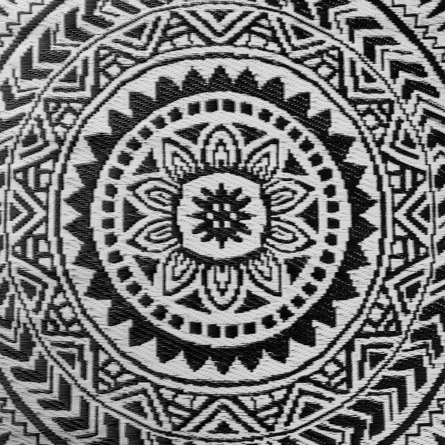 In- & Outdoor-Teppich Circles L 180 x B 118cm COLOUR CLASH in Schwarz-Weiß In- & Outdoor-Teppich Circles L 180 X B 118cm COLOUR CLASH In Schwarz-Weiß -Butlers butlers in and outdoor teppich circles l 180 x b 118cm colour clash in schwarz weiss 3