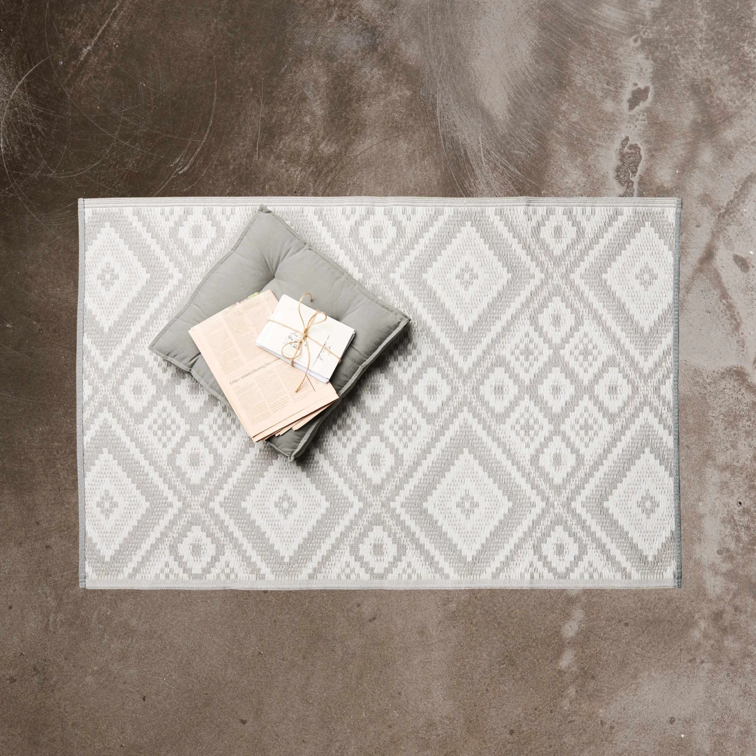 In- & Outdoor-Teppich Ethno L 150 x B 90cm COLOUR CLASH in Grau In- & Outdoor-Teppich Ethno L 150 X B 90cm COLOUR CLASH In Grau -Butlers butlers in and outdoor teppich ethno l 150 x b 90cm colour clash in grau 3