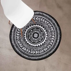 In- & Outdoor-Teppich Ø118cm COLOUR CLASH In Schwarz-Weiß 5 In- & Outdoor-Teppich Ø118cm COLOUR CLASH In Schwarz-Weiß -Butlers butlers in and outdoor teppich o118cm colour clash in schwarz weiss 3