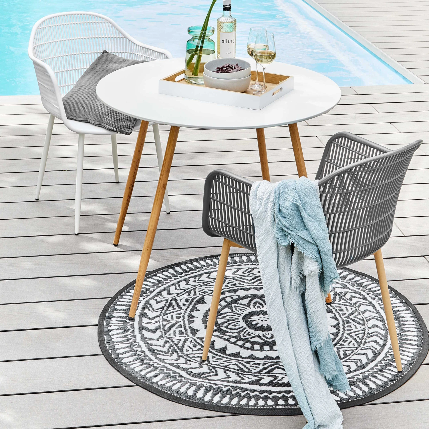 In- & Outdoor-Teppich Ø118cm COLOUR CLASH in Schwarz-Weiß In- & Outdoor-Teppich Ø118cm COLOUR CLASH In Schwarz-Weiß -Butlers butlers in and outdoor teppich o118cm colour clash in schwarz weiss 8