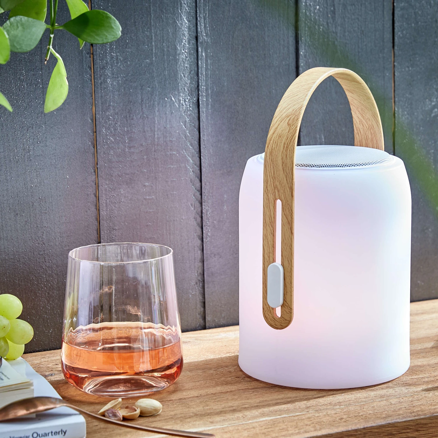 LED Leuchte mit Bluetooth® und Farbwechsel SOUND LOUNGE in Weiß-Hellbraun LED Leuchte Mit Bluetooth® Und Farbwechsel SOUND LOUNGE In Weiß-Hellbraun -Butlers butlers led leuchte mit bluetooth r und farbwechsel sound lounge in weiss hellbraun 1