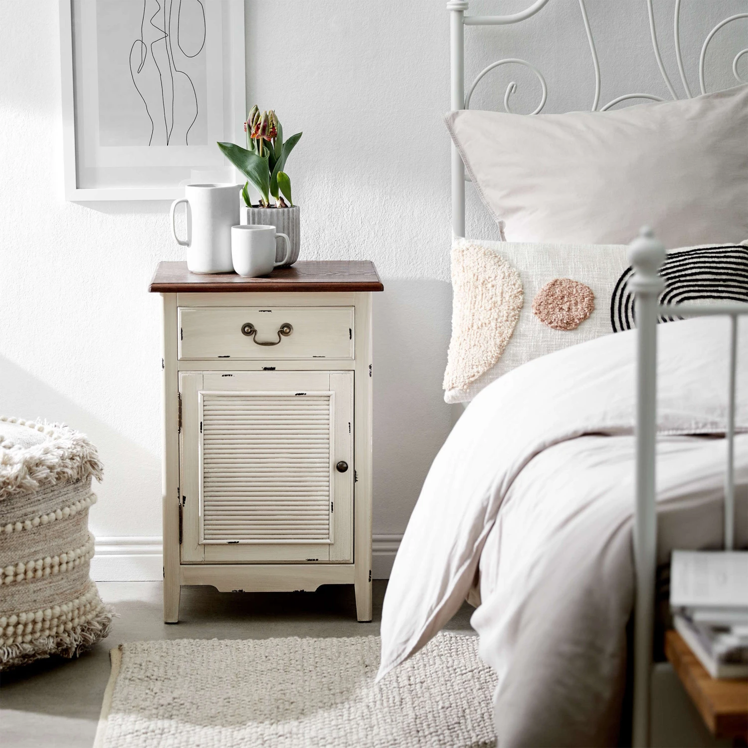 Nachttisch CABOTT COVE in Creme-Braun Nachttisch CABOTT COVE In Creme-Braun -Butlers butlers nachttisch cabott cove in creme braun 1