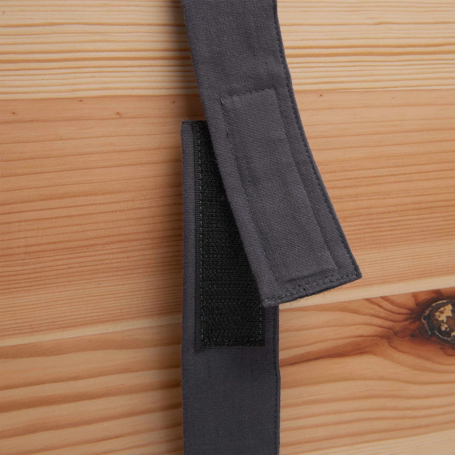 Sitzkissen mit Klettverschluss L 36 x B 25cm SOLID in Anthrazit Sitzkissen Mit Klettverschluss L 36 X B 25cm SOLID In Anthrazit -Butlers butlers sitzkissen mit klettverschluss l 36 x b 25cm solid in anthrazit 6